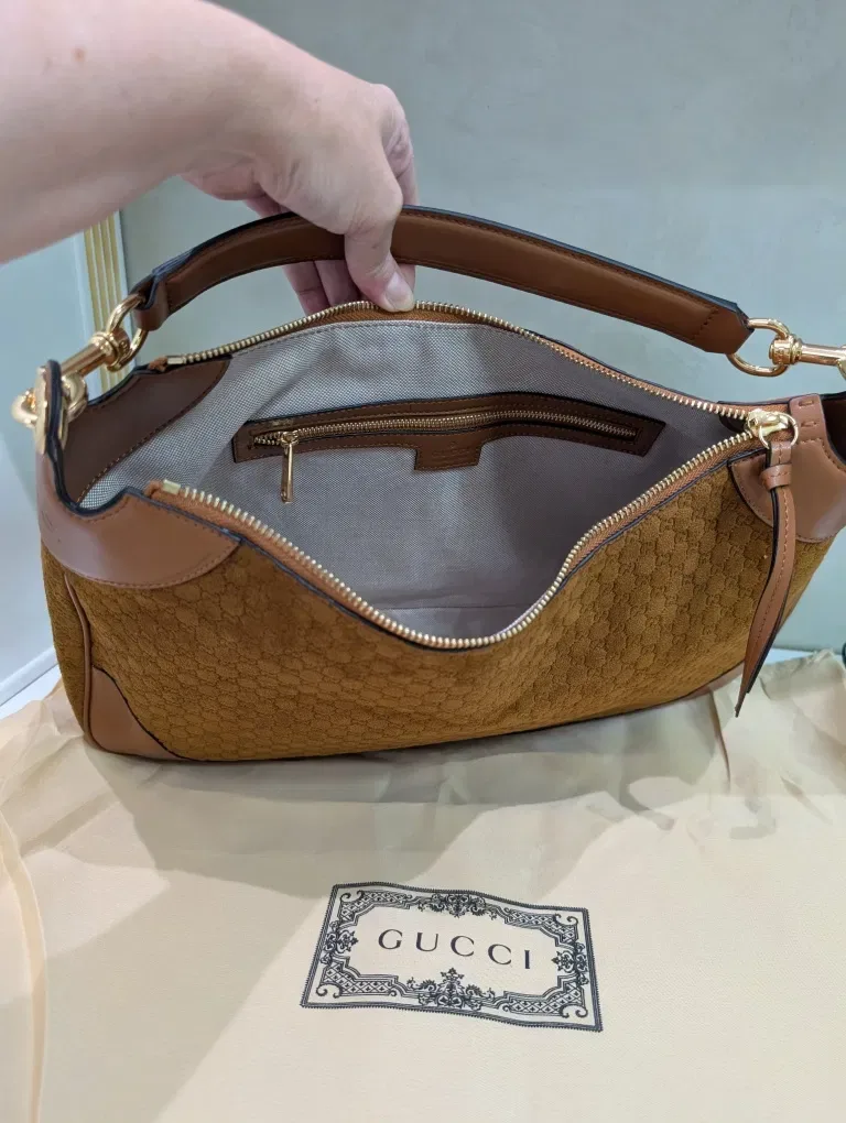 Замшева сумка Gucci з тисненням монограммой GG Довжина 40 см — фото 6