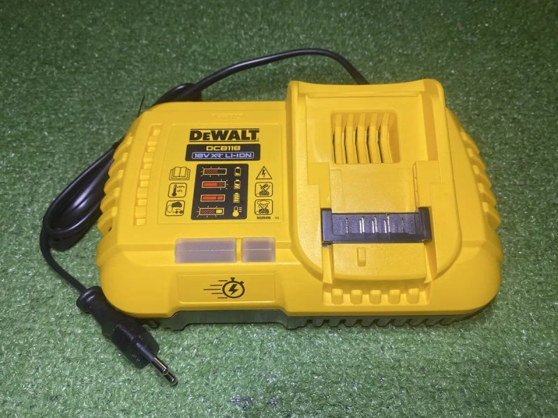 Зарядка 8a  dewalt 18V DCB118 девальт нові — фото 2