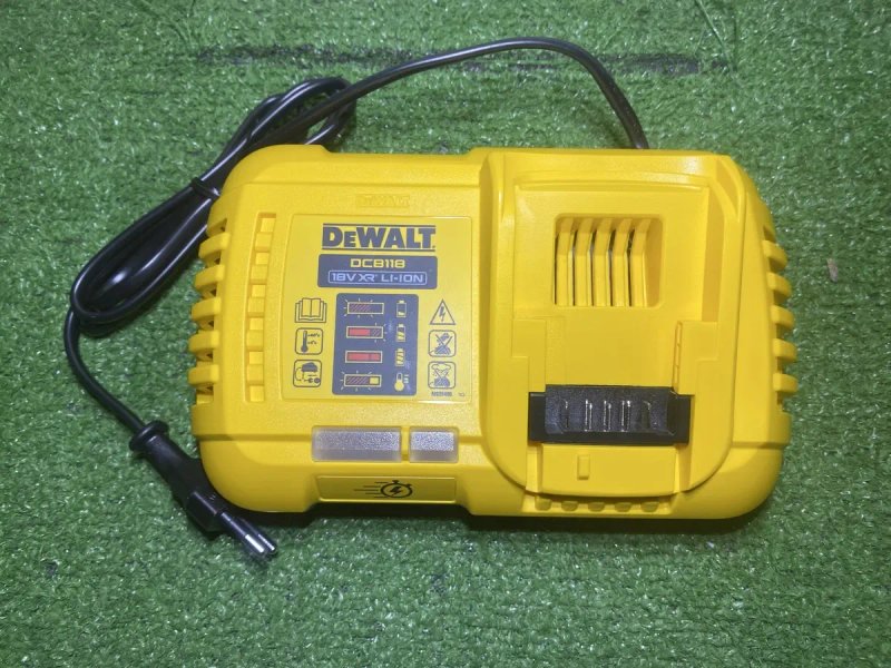Зарядка 8a  dewalt 18V DCB118 девальт нові — фото 3