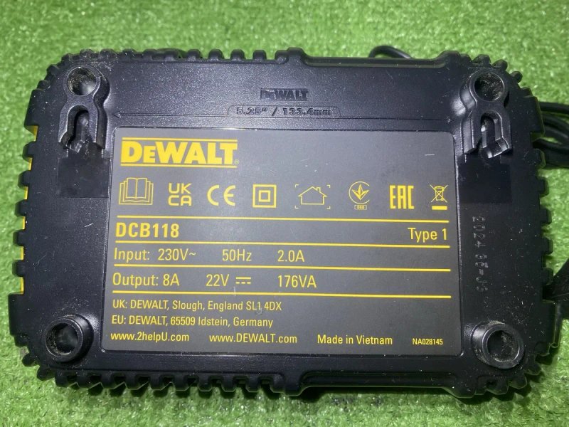 Зарядка 8a  dewalt 18V DCB118 девальт нові — фото 7