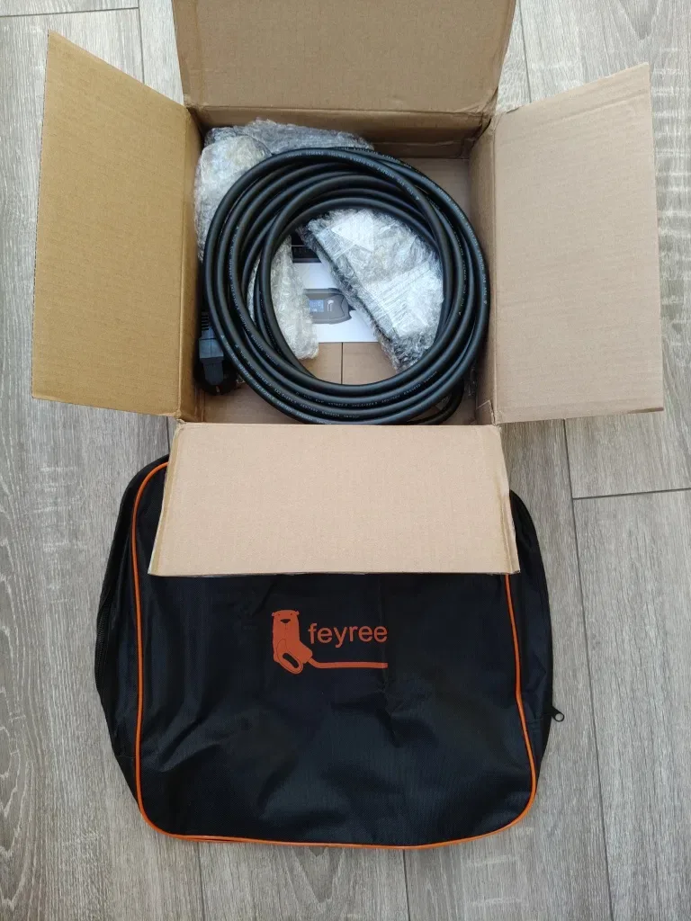 Зарядка FEYREE Tesla NACS 16А 3.5 кВт кабель 5м портативний EV Charger регулювання струму IP66 для електромобілів США + сумка — фото 2