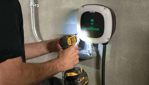 Зарядна станція до електромобілів Wallbox 7-22 квт. Монтаж "під ключ"