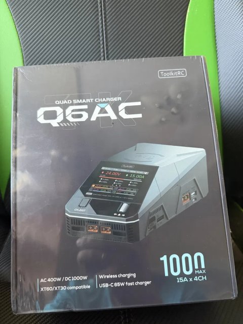 Зарядний пристрій ToolkitRC Q6AC 1000W / 4 канала / блок живлення 400W