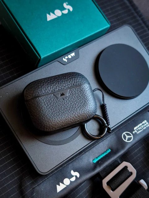 Защитный кейс "Mous" Black Leather к наушникам Apple AirPods Pro 1 и 2