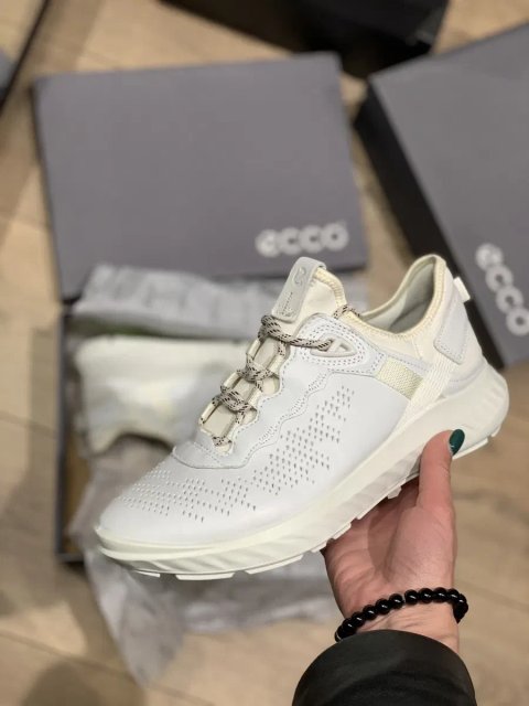 Женские кожаные кроссовки ECCO 38