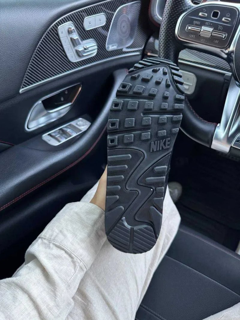 Женские кроссовки Nike Air Max 90 Triple "Black" Размеры 36-40 — фото 5