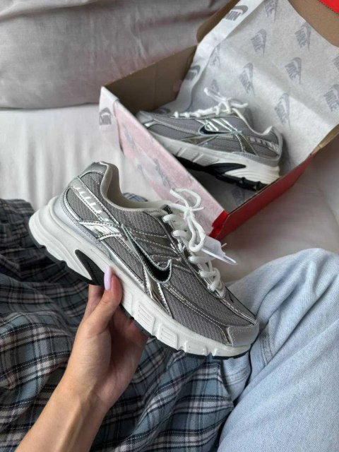 Женские кроссовки Nike Initiator Grey Silver / Найк Инитиатор серые 36 37 38 39 40