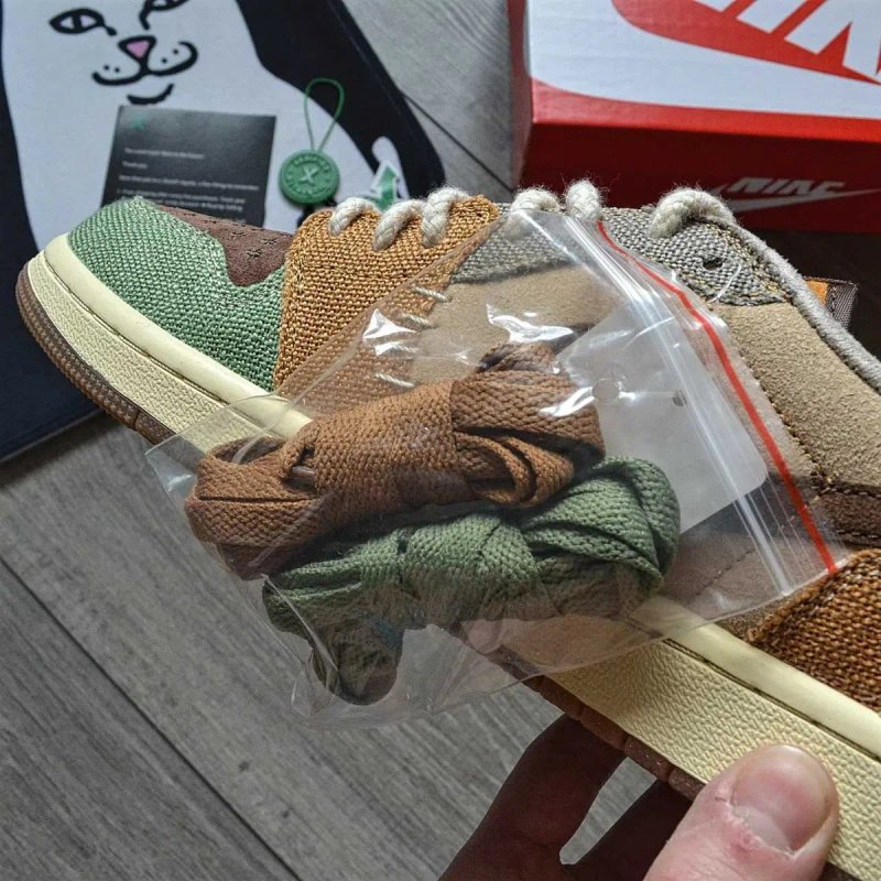 Женские кроссовки Nike Jordan 1 Retro Low OG Zion Williamson 'Voodoo' — фото 3