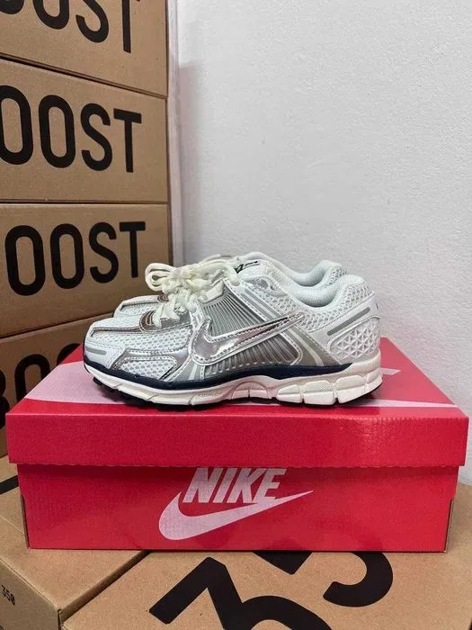 Женские кроссовки Nike Vomero 5 / Найк Вомеро серые 36 37 38 39 40 — фото 2