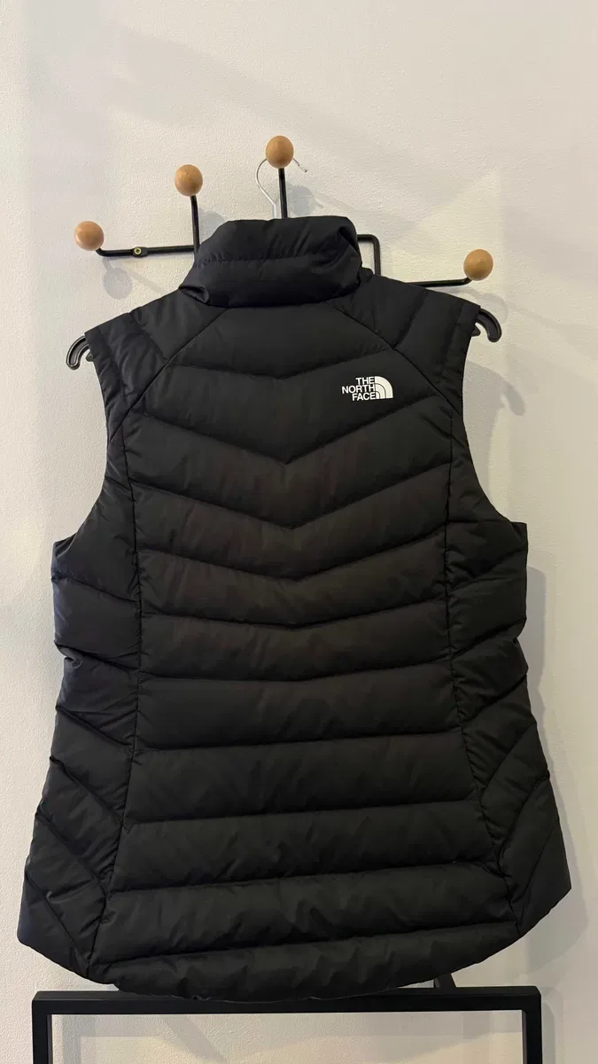 Жилет жіночий пуховий на осінь Оригінал The North Face чорна Ashton Down Vest 600 пух Є інші моделі та розміра найбільший вибір The North Face — фото 2