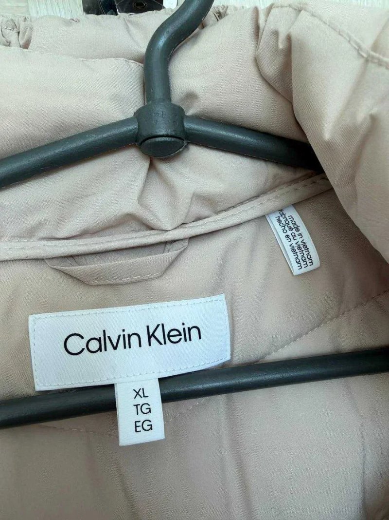 Жилетка безрукавка жіноча Calvin Klein бежева з капюшоном (відстьобується) — фото 5