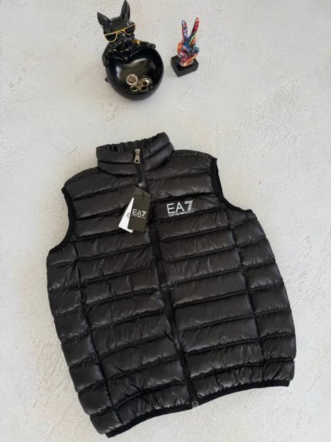 Жилетка Emporio Armani EA7 чорна жилетка безрукавка армані чорна
