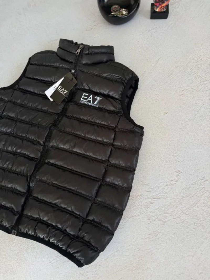 Жилетка Emporio Armani EA7 чорна жилетка безрукавка армані чорна — фото 2