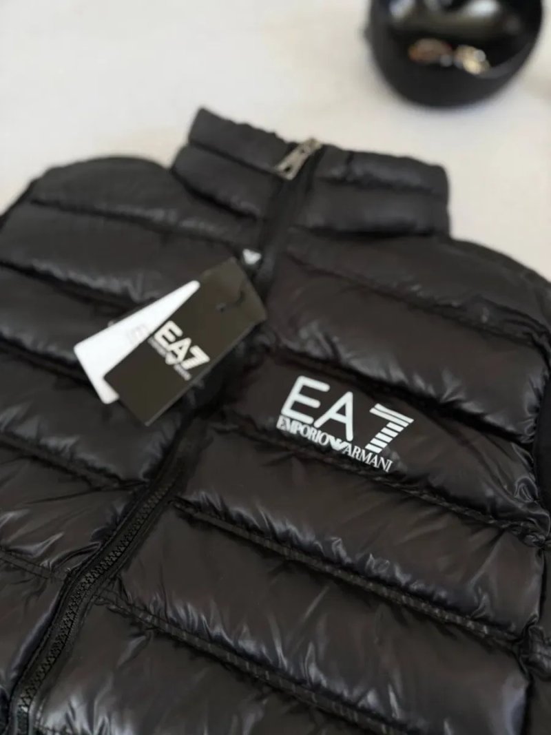 Жилетка Emporio Armani EA7 чорна жилетка безрукавка армані чорна — фото 3