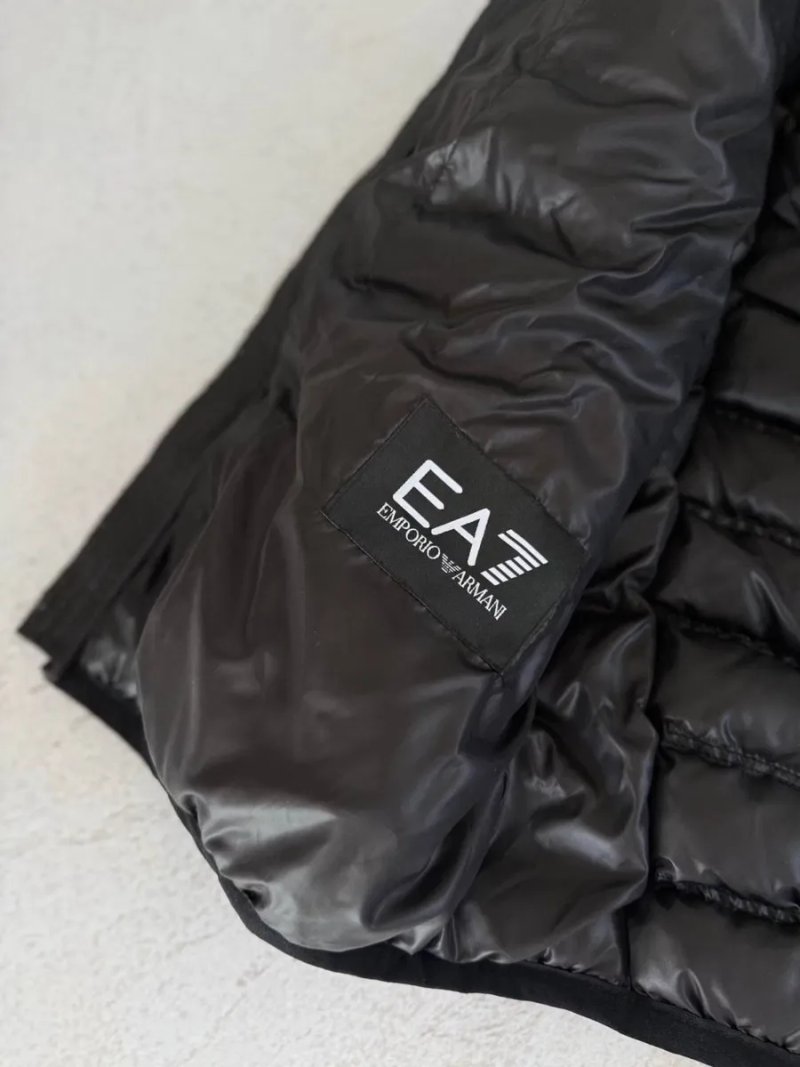 Жилетка Emporio Armani EA7 чорна жилетка безрукавка армані чорна — фото 6
