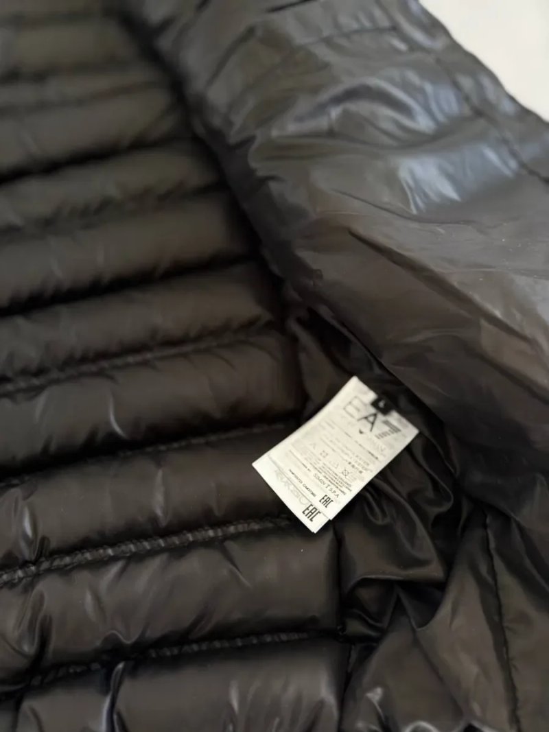 Жилетка Emporio Armani EA7 чорна жилетка безрукавка армані чорна — фото 7