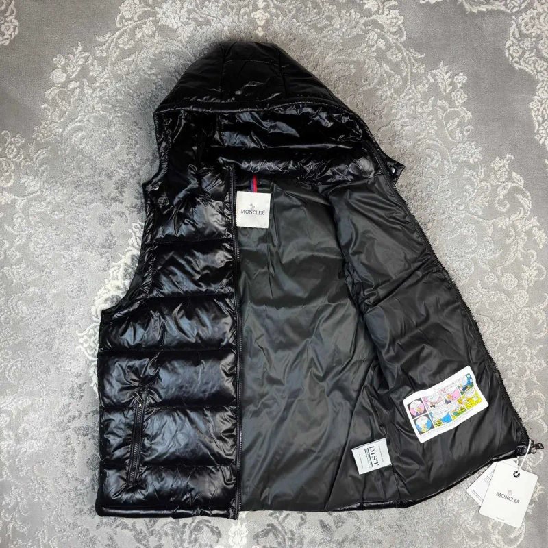 Жилетка Moncler чорного кольору, чоловіча чорна жилетка монклер, безрукавка moncler — фото 2