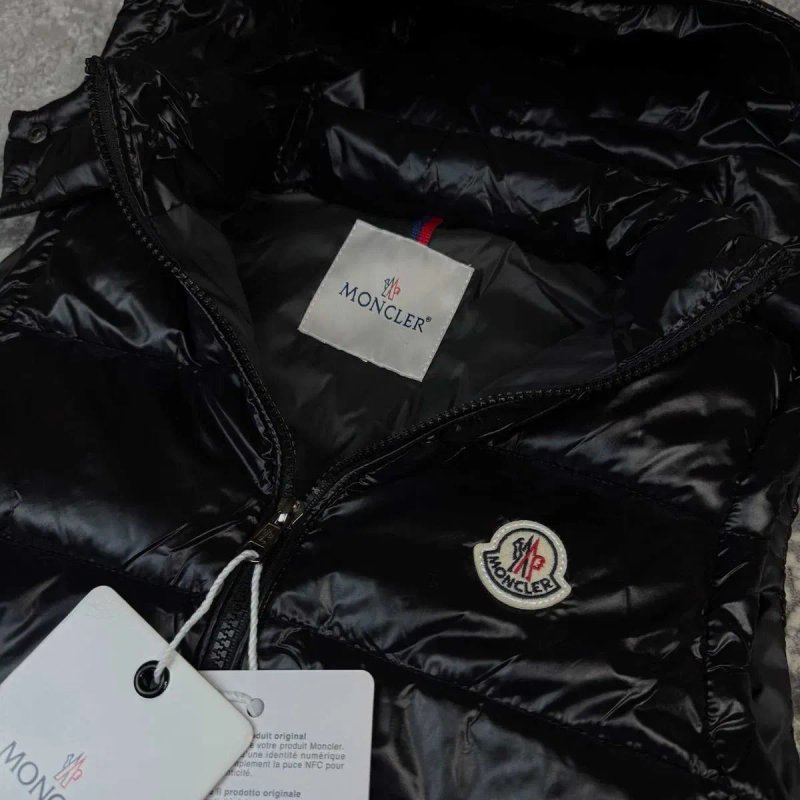 Жилетка Moncler чорного кольору, чоловіча чорна жилетка монклер, безрукавка moncler — фото 3