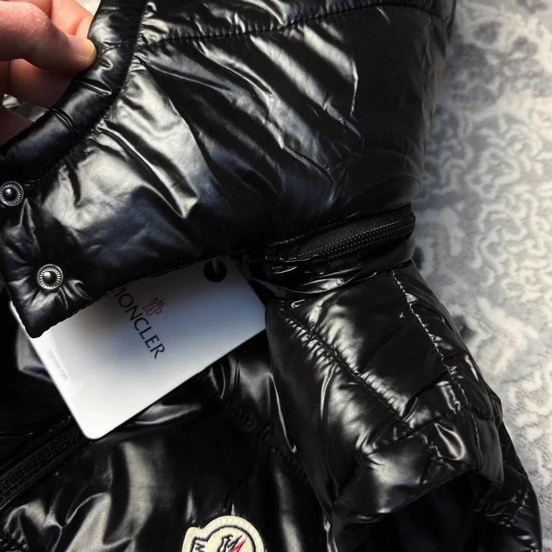 Жилетка Moncler чорного кольору, чоловіча чорна жилетка монклер, безрукавка moncler — фото 4
