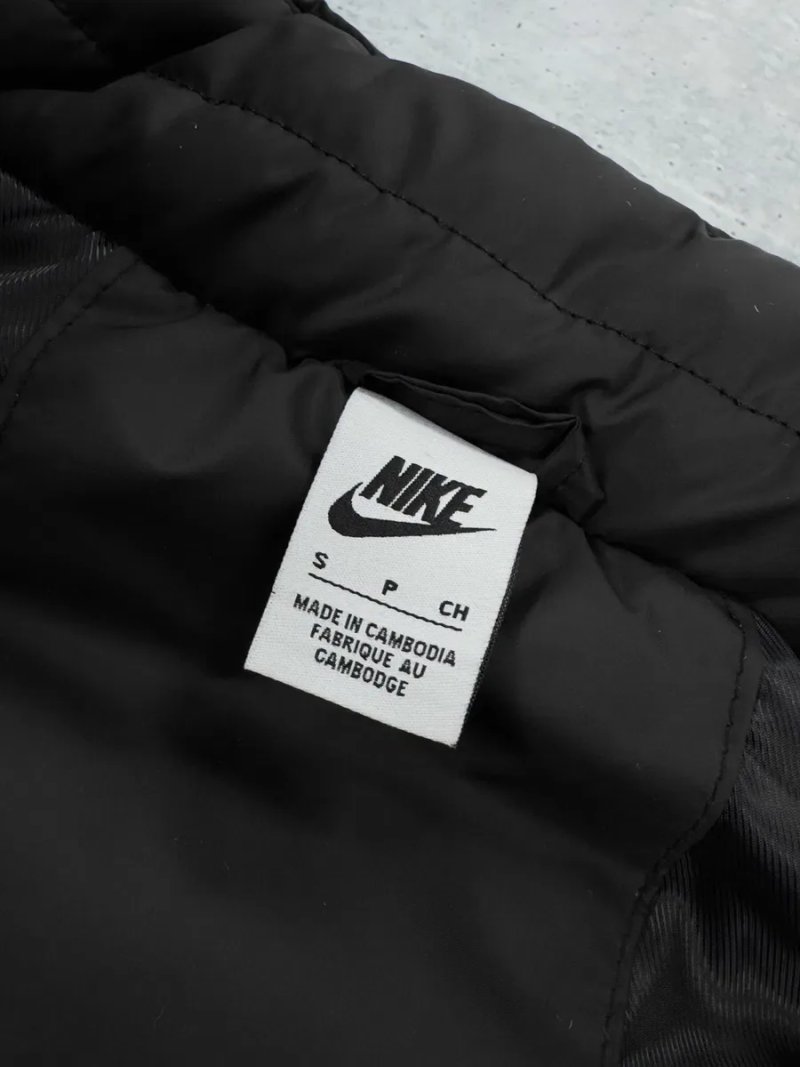 Жіноча чорна жилетка Nike демісезонна (жилет Найк унісекс) — фото 6