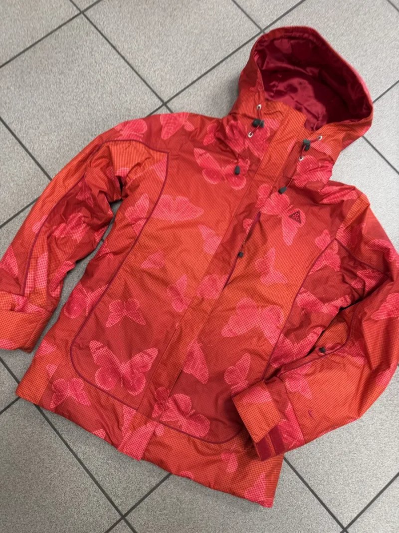 Жіноча гірськолижна куртка Nike ACG, оригінал — фото 2