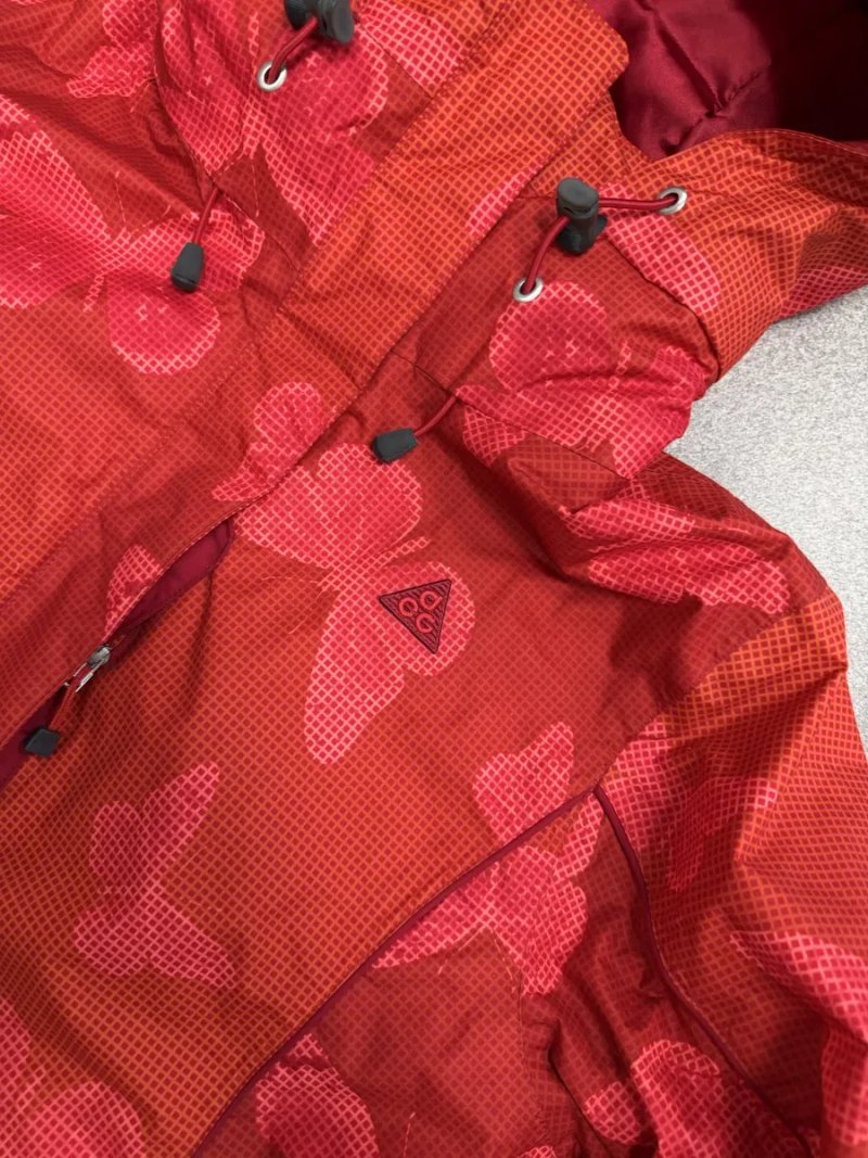 Жіноча гірськолижна куртка Nike ACG, оригінал — фото 4