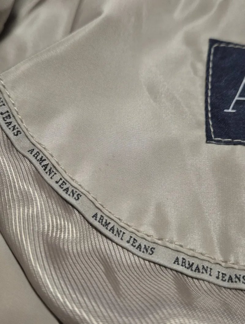 Жіноча куртка Armani Jeans — фото 5