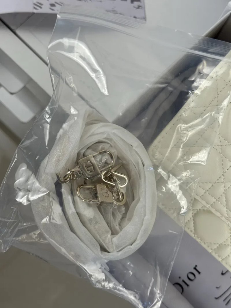 Жіноча сумка Dior Top Handle Bag біла Cannage з ремінцем — фото 5