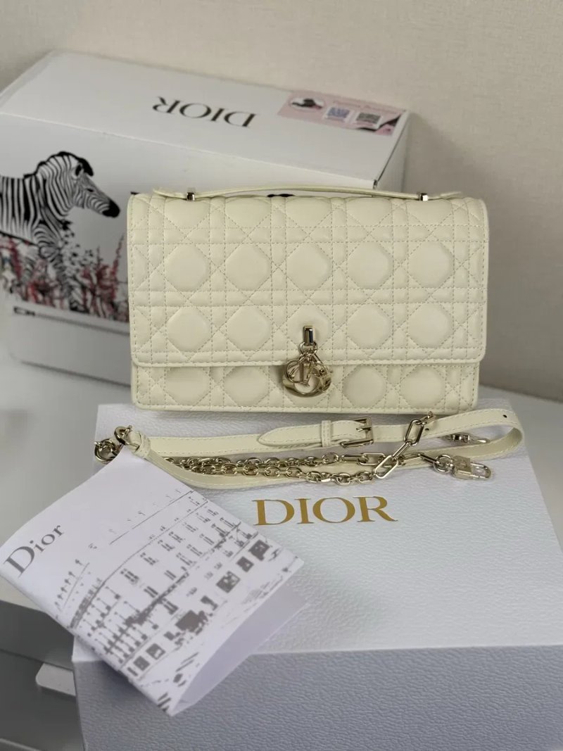 Жіноча сумка Dior Top Handle Bag біла Cannage з ремінцем — фото 8