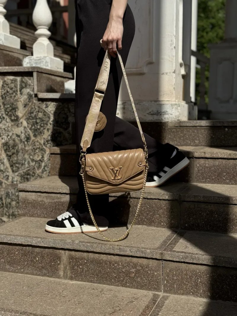 Жіноча сумка Louis Vuitton metis кроссбоди женская сумка клатч LV сумка конверт на цепочке луи витон бежева молочна — фото 3