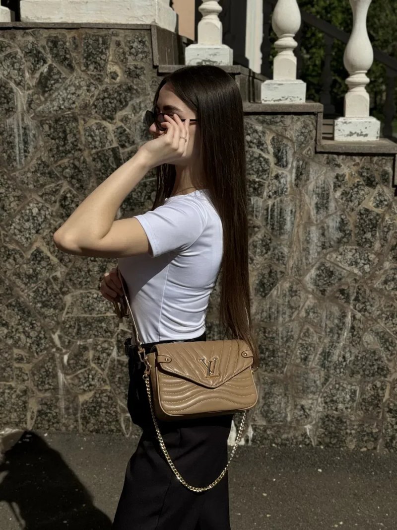Жіноча сумка Louis Vuitton metis кроссбоди женская сумка клатч LV сумка конверт на цепочке луи витон бежева молочна — фото 4