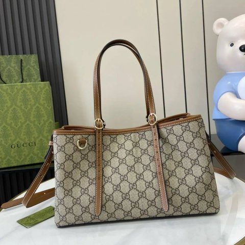 Жіноча сумка шопер Gucci Emblem medium tote bag GG сумочка шоппер женская гуччи коричневая бежевая кожа кожаная шкіра шкіряна купити сумку україна