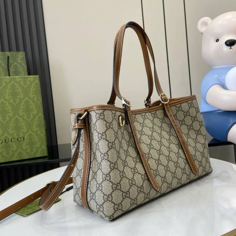 Жіноча сумка шопер Gucci Emblem medium tote bag GG сумочка шоппер женская гуччи коричневая бежевая кожа кожаная шкіра шкіряна купити сумку україна — фото 2