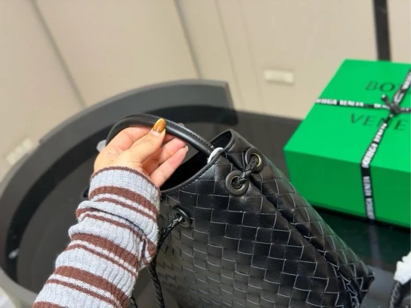 Жіноча сумка з натуральної шкіри Bottega Veneta Andiamo Bag Black — фото 7