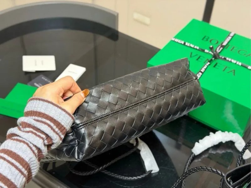 Жіноча сумка з натуральної шкіри Bottega Veneta Andiamo Bag Black — фото 8
