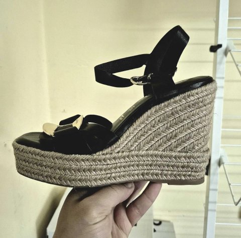 Жіночі босоніжки Tamaris(Оригінал)37-24см