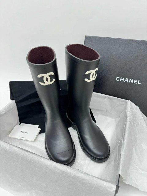 Жіночі чорні гумові чоботи Chanel черные демисезонные резиновые ботинки Chanel жокейские сапоги Шанель