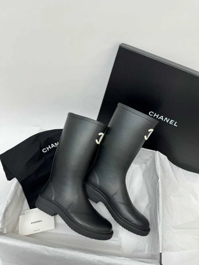 Жіночі чорні гумові чоботи Chanel черные демисезонные резиновые ботинки Chanel жокейские сапоги Шанель — фото 2