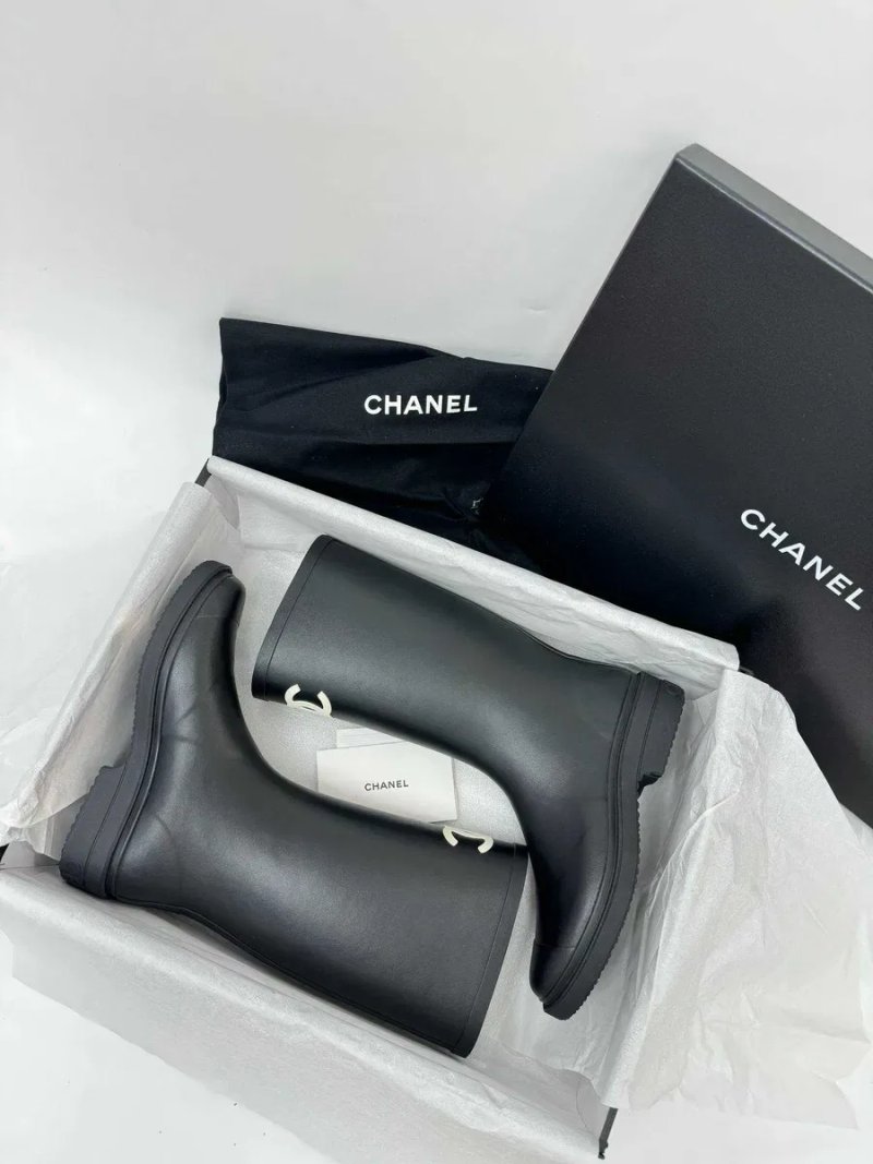 Жіночі чорні гумові чоботи Chanel черные демисезонные резиновые ботинки Chanel жокейские сапоги Шанель — фото 3