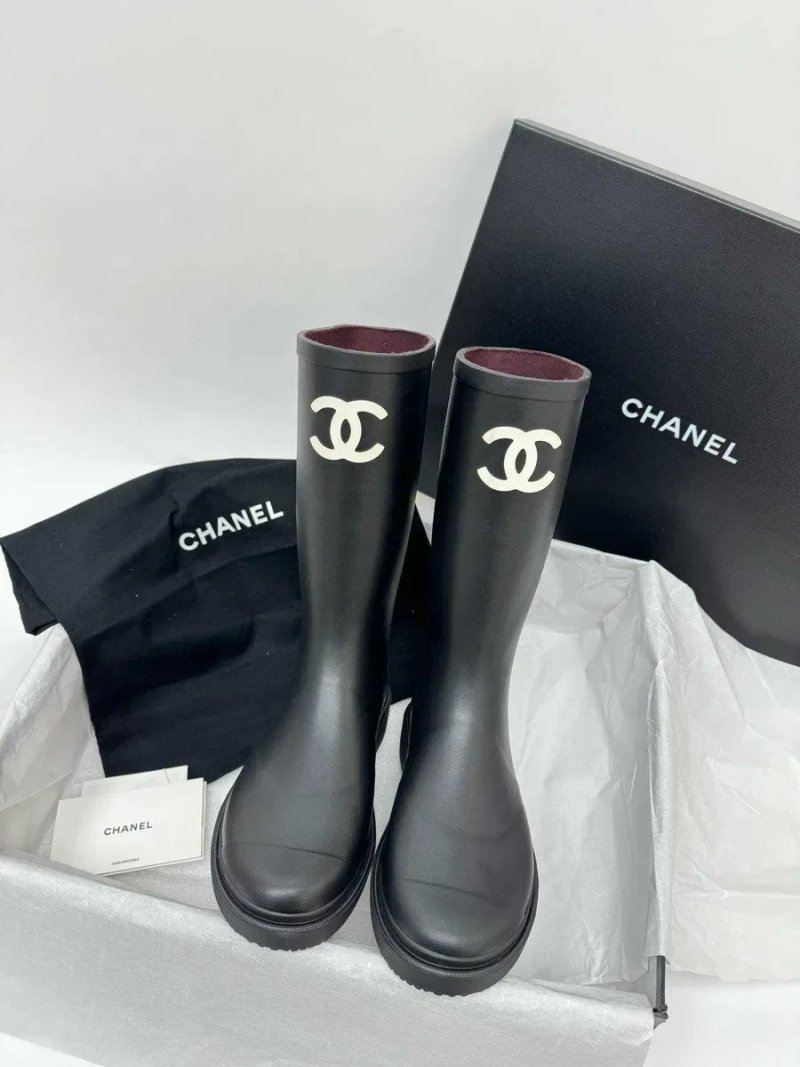 Жіночі чорні гумові чоботи Chanel черные демисезонные резиновые ботинки Chanel жокейские сапоги Шанель — фото 4