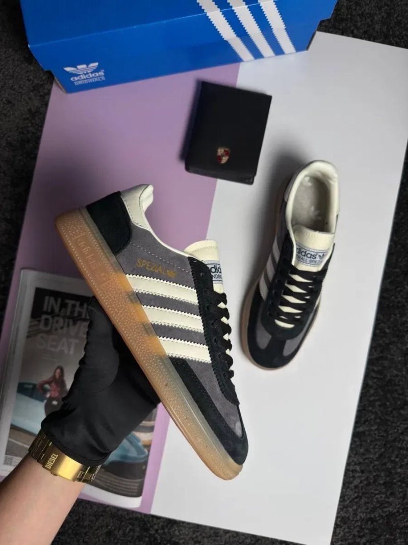 Жіночі кросівки адідас Adidas Handball Spezial W Grey Black White [36-41] — фото 3