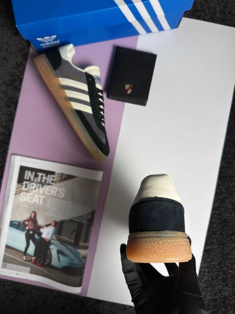 Жіночі кросівки адідас Adidas Handball Spezial W Grey Black White [36-41] — фото 5