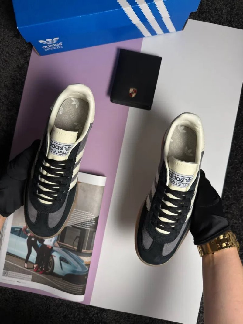 Жіночі кросівки адідас Adidas Handball Spezial W Grey Black White [36-41] — фото 7