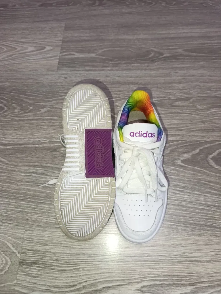 Жіночі кросівки Adidas Entrap 'Pride' (артикул H01052). — фото 4