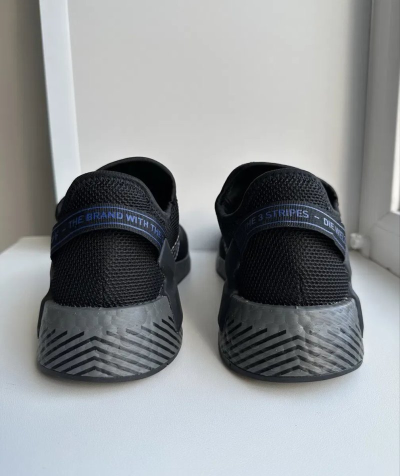 Жіночі кросівки Adidas NMD_R1 V2 Black HQ6628 розмір 39 — фото 4