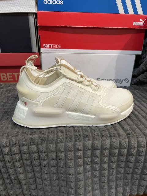 Жіночі кросівки adidas NMD_R1 V3 Cloud White Magic Beige 38(23,5см)