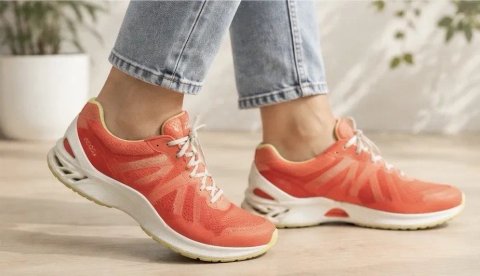 Жіночі кросівки ECCO BIOM Fjuel Racer.