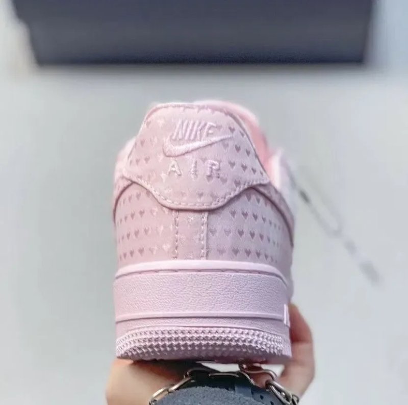 Жіночі кросівки Найк Nike Air Force 1 Low Valentine’s Day Pink Foam — фото 3