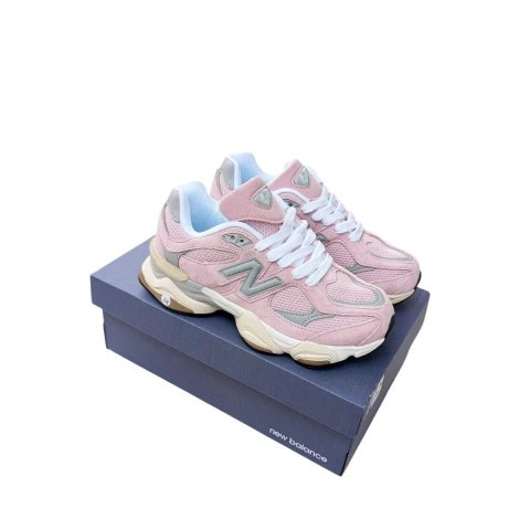 Жіночі кросівки New Balance 9060 рожеві