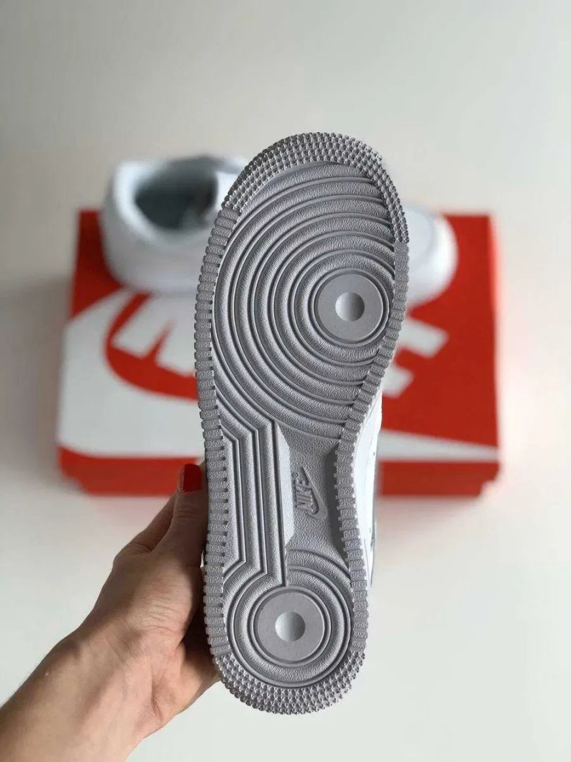Жіночі кросівки Nike Air Force 1 Low "White Classic" Розміри 36-40 — фото 8